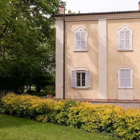 Casa Nella Campagna Parmigiana. Holiday home