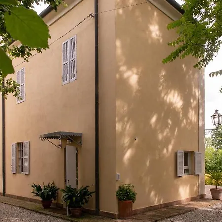 Casa Nella Campagna Parmigiana. 別荘