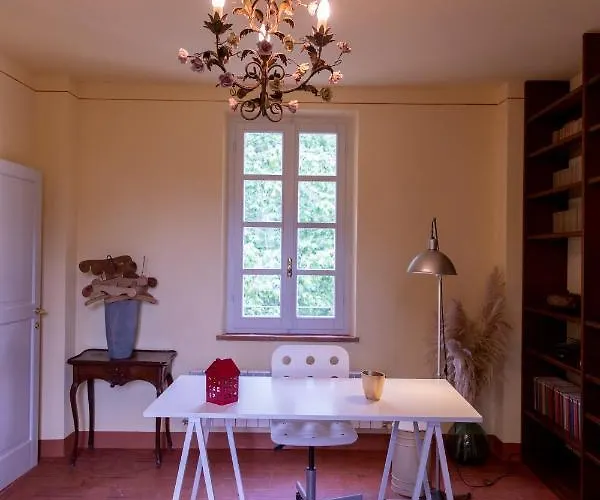 Casa Nella Campagna Parmigiana. Ponte Taro